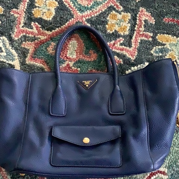 Prada Vitelli Daino leather bag with side zippers - Picture 4 of 10